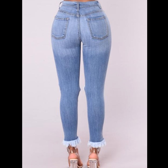 FASHION NOVA RIPPED JEANS - Picture 2 of 7